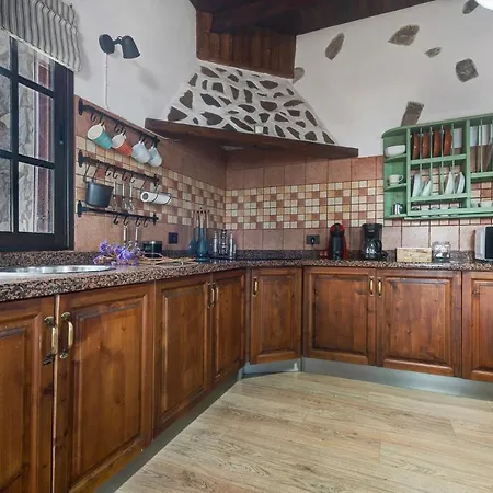 Vina Maria Βίλα *